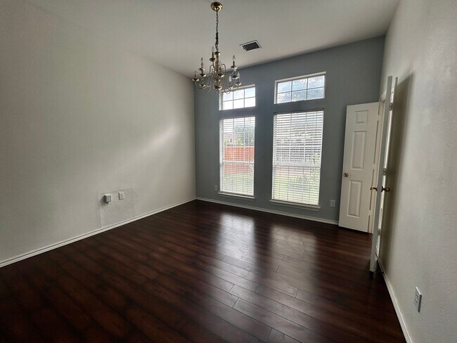 Building Photo - Spacious Home in BISD