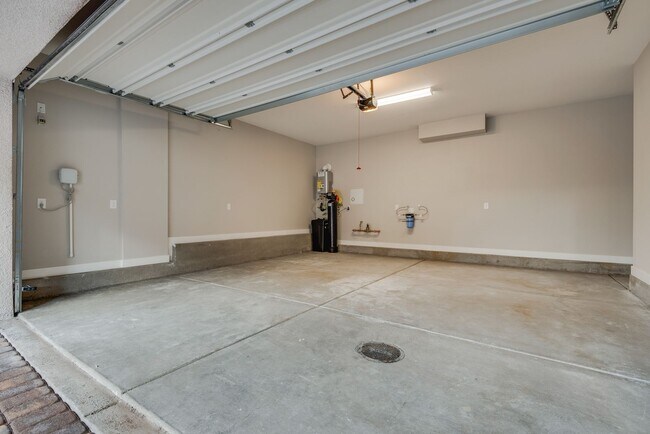 Building Photo - 668 Pyrite Will St
