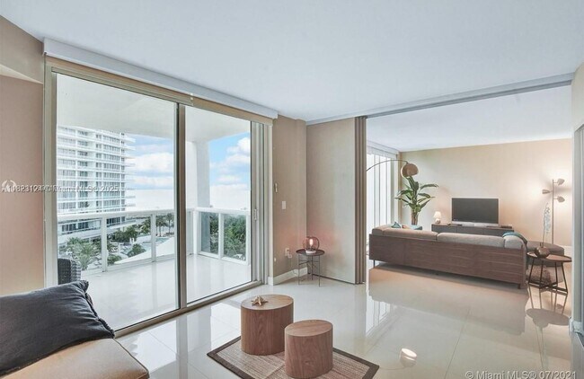 Building Photo - 10275 Collins Ave