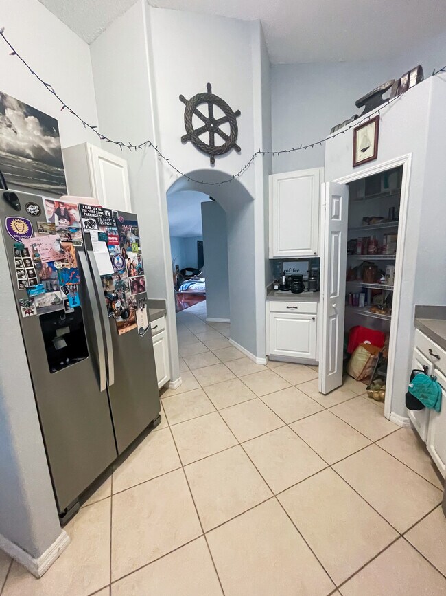 Building Photo - 4119 Forest Island Dr