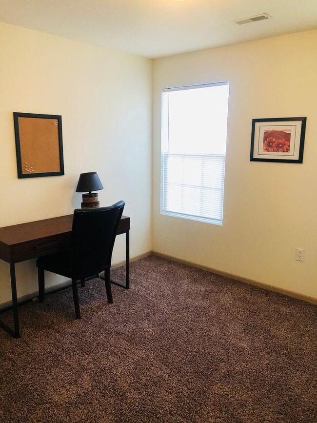 Building Photo - Ideal Location! Recent Remodel!