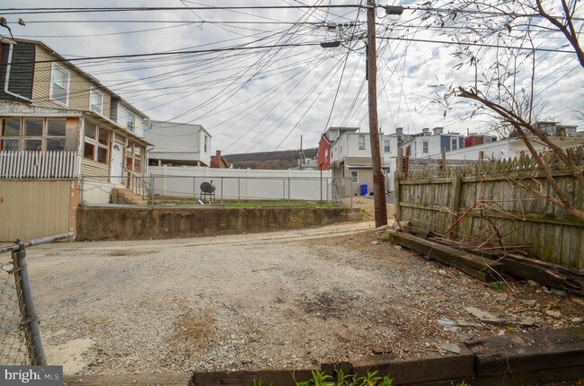 Building Photo - 1047 N 12th St