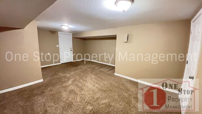 Building Photo - Huge 4 Bedroom, 2 Bathroom in Independence!