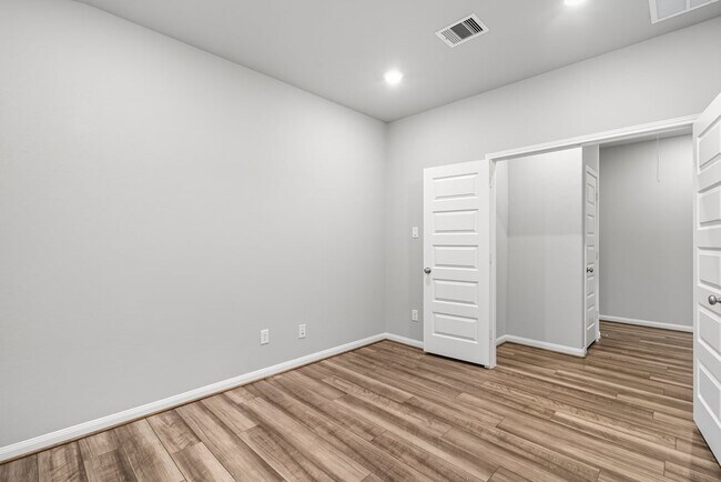 Building Photo - 7222 Melrose Ln