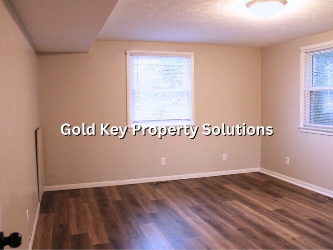 Building Photo - 1902 Rosemont Ave