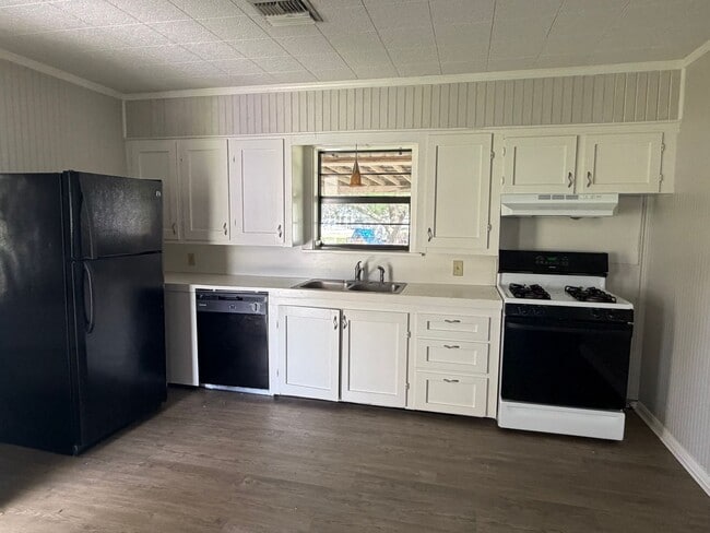 Building Photo - FOR RENT in RAYNE!