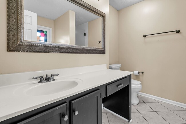 Building Photo - Completely Refreshed 3 Bedroom 2 Bathroom ...