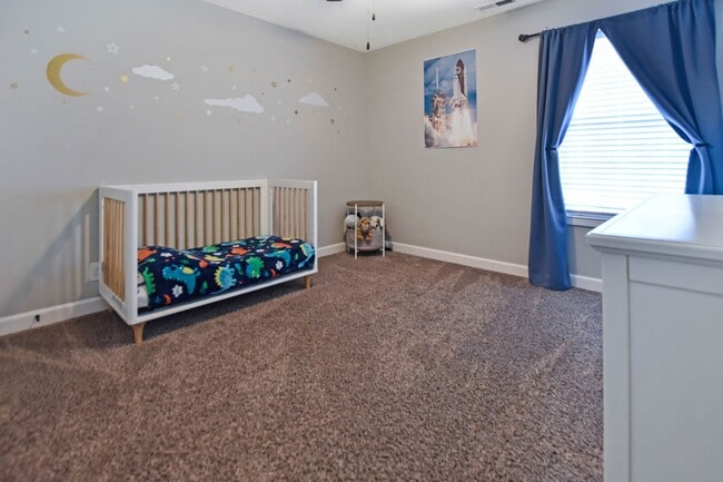 Building Photo - Pet Friendly Three Bedroom with Bonus in S...