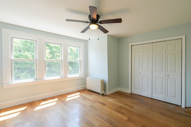 Building Photo - Move-In Ready 3BR/1BA South Philly Rowhome with In-Unit Laundry — 2 or 3BR Housing Choice Voucher...