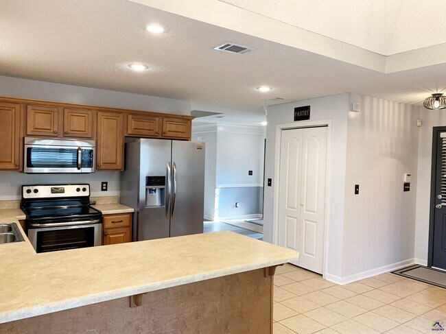 Building Photo - 110 Amber Dr