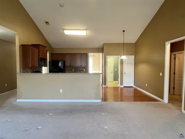 Building Photo - 312 Hearthwood Dr