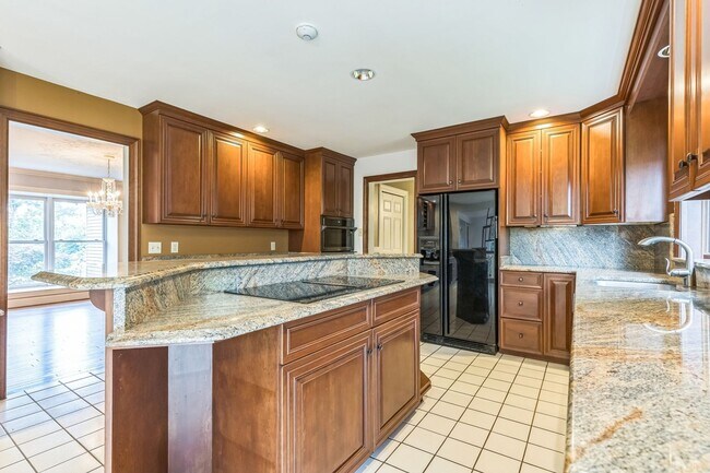 Building Photo - Spacious 5BR House in Pottstown