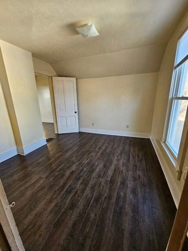 Building Photo - 204/206/208 N Fort Wayne St