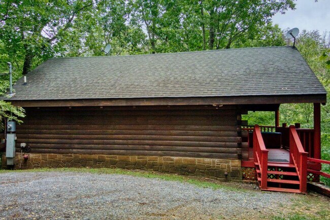 Building Photo - 1833 Laurel Valley Way