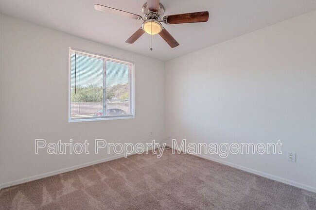 Building Photo - 1609 W Voltaire Ave