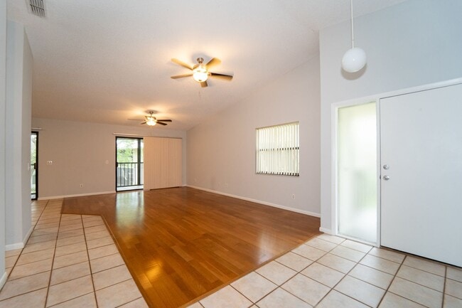 Building Photo - Comfortable Condo Living in St. Augustine Shores