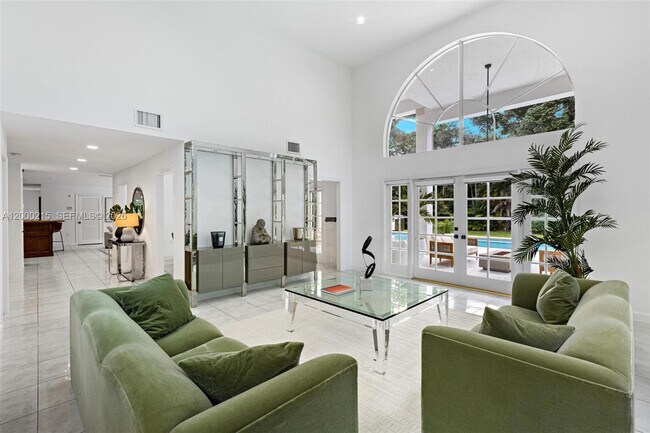 Building Photo - 14850 Old Cutler Rd