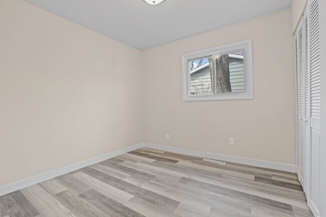 Building Photo - 5322 Newport Rd