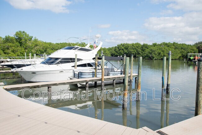 Building Photo - 1000 Cove Cay Dr