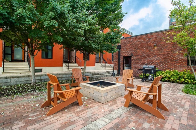 Building Photo - 205 Mews Way