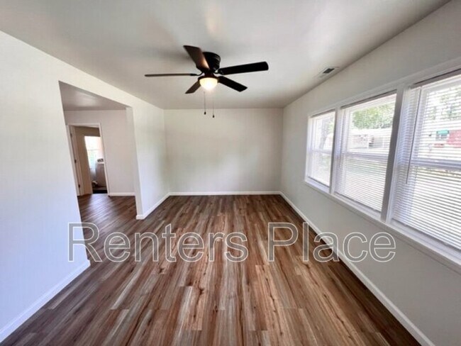 Building Photo - 5746 S Rockford Ave