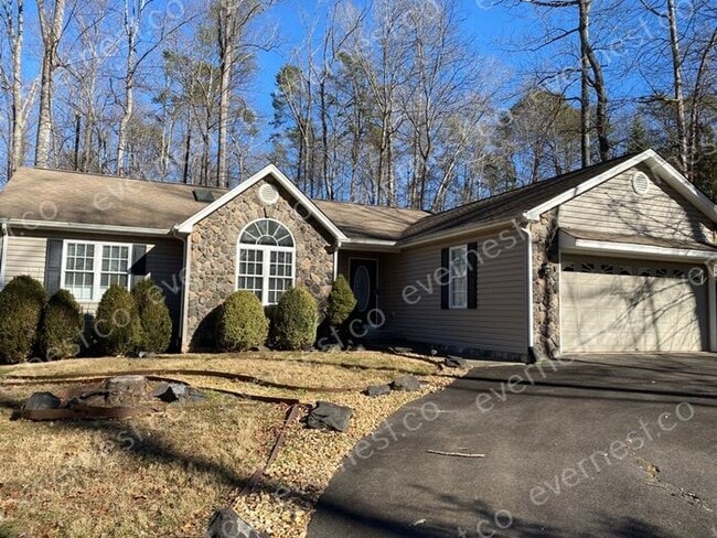 Building Photo - Stunning 3 Bed, 2 Bath House in Locust Gro...