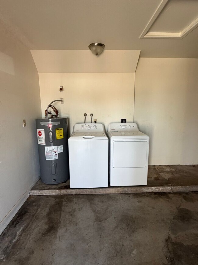 Building Photo - 1431 S Lazona Dr