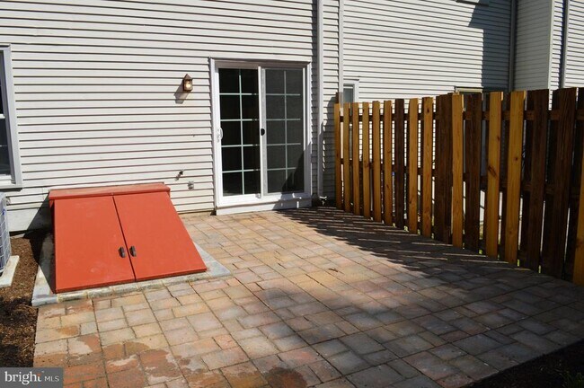 Building Photo - 422 Briar Creek Dr