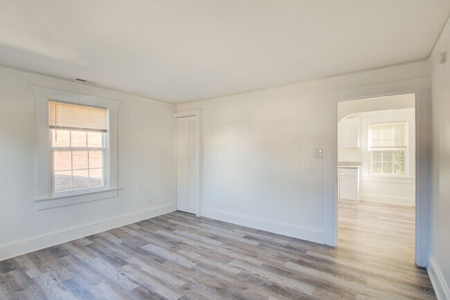Building Photo - 1135 Jackson Ave