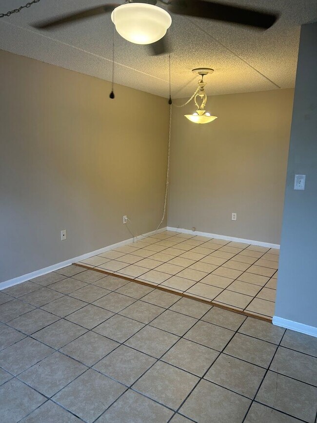 Building Photo - (Move-in Discount thru 12/1--50% off 1st m...