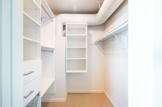 Building Photo - Prime Location 3 bedroom Townhome with Central A/C & Heat. Laundry in unit. Side-by-Side parking.