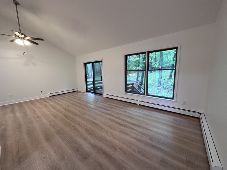 Back Slider | Dinning Windows - 84 Oak Hill Rd
