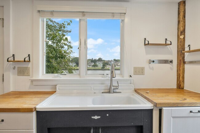 Building Photo - 624 Quinnipiac Ave