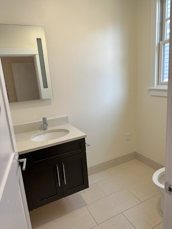 Building Photo - 4 Montague St