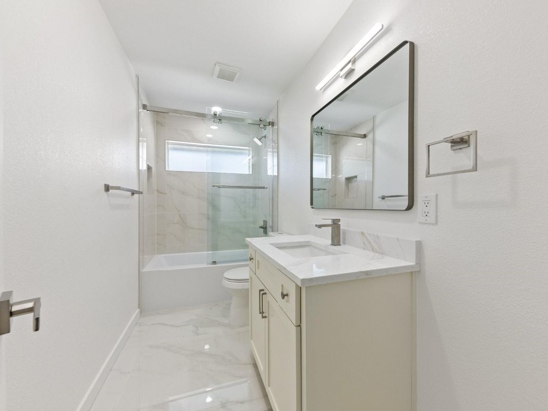 Building Photo - 3616 Woodleigh Dr