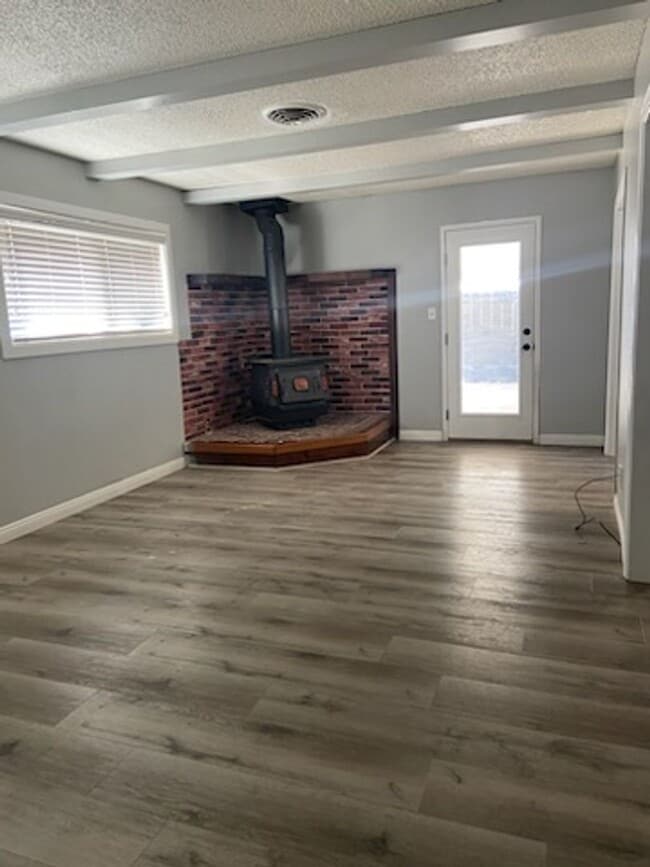 Building Photo - NEWLY REMODLED 3 BEDROOM HOUSE IN MARYSVILLE