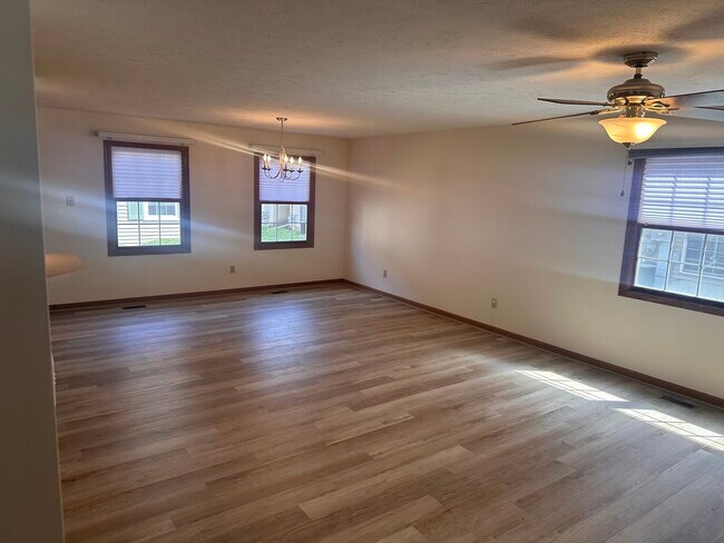 Building Photo - 434 S Peace Rd