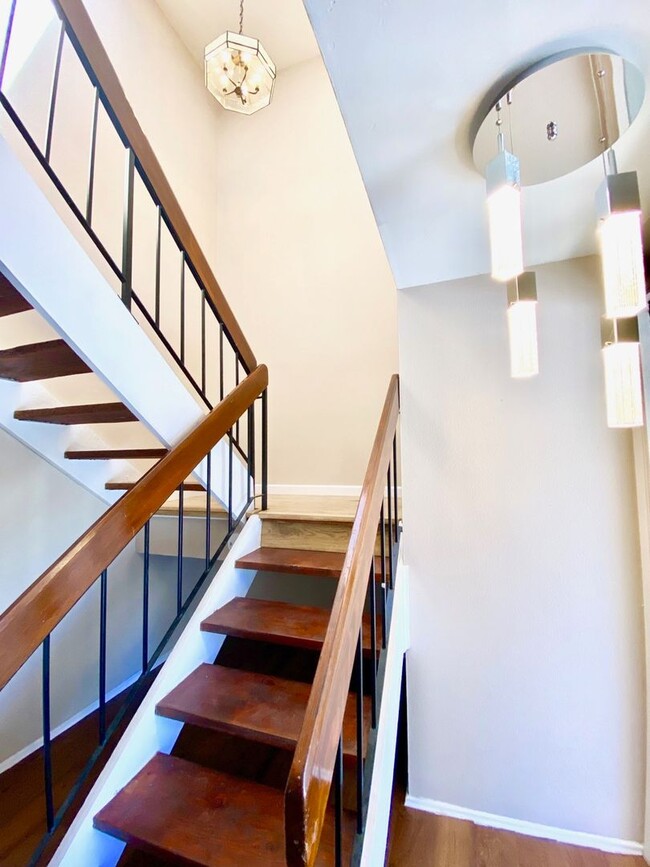Building Photo - FOR RENT -  3 Bd/2 Ba 1,392 Sf In Friars Village Community, Townhome In San Diego Fashion Valley ...