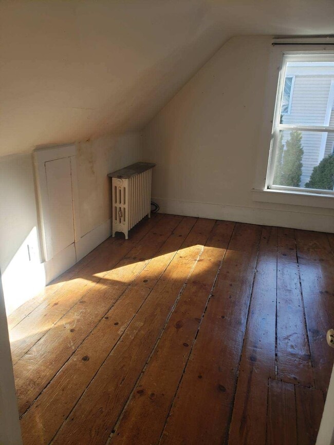 Building Photo - 5 Perry Ave