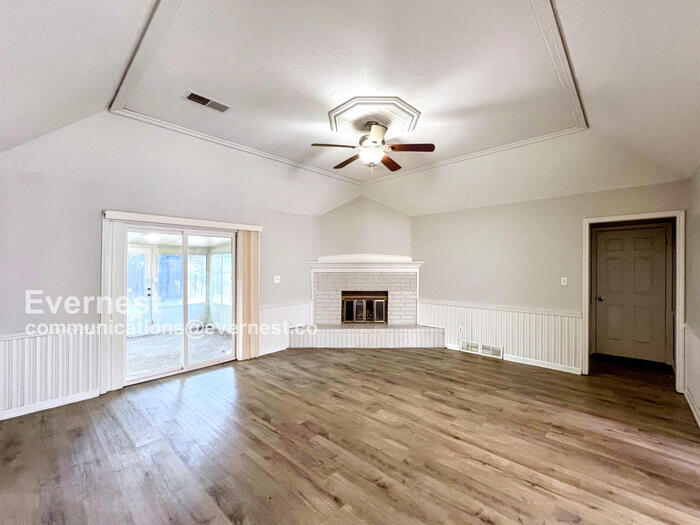 Building Photo - 4551 Ross Rd