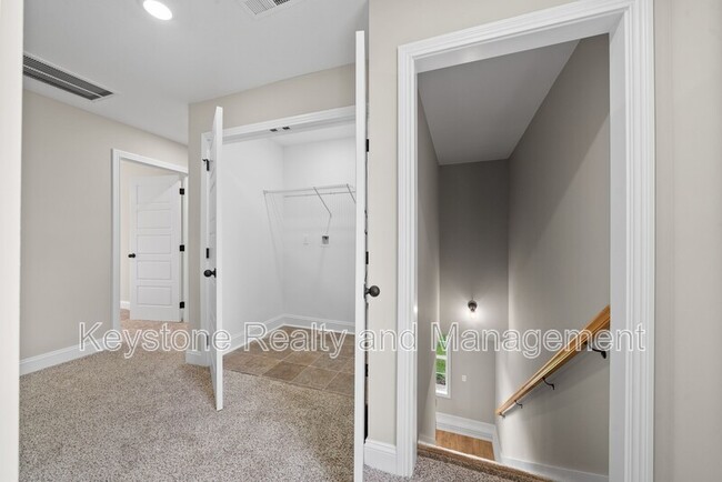 Building Photo - 125 Roadrunner Ct