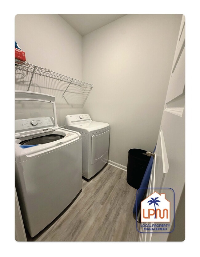 Building Photo - Rare find: **Furnished or Unfurnished**Utilities Included** 4-Bedroom 2-Bathroom Home at The Retr...