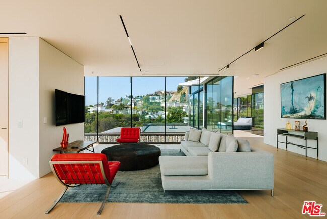 Building Photo - 8368 Hollywood Blvd