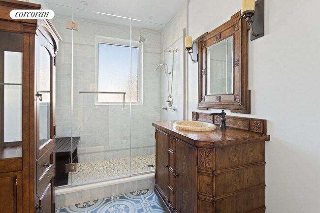 Building Photo - 555 3rd St