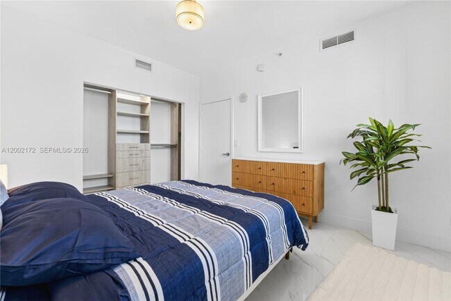 Building Photo - 888 Biscayne Blvd