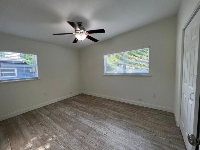 Building Photo - 5037 Lake Howell Rd