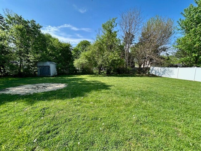 Building Photo - Welcome Home to This Beautifully Maintained Tri-Level Gem!