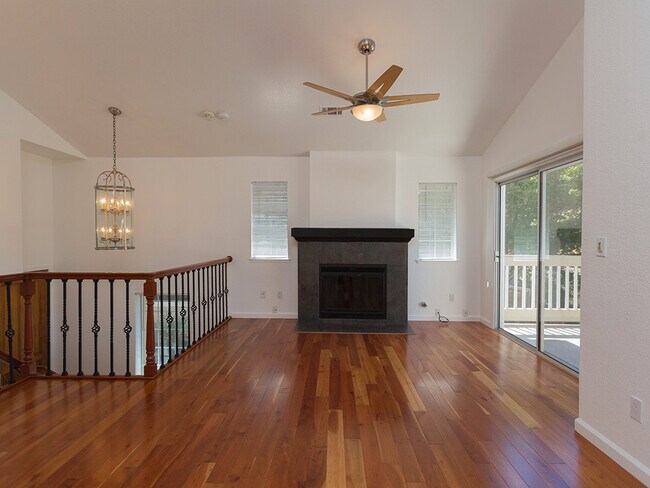 Building Photo - 1348 Fountain Springs Cir