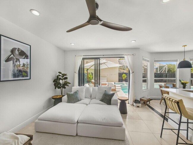 Building Photo - 6017 Newport Village Way