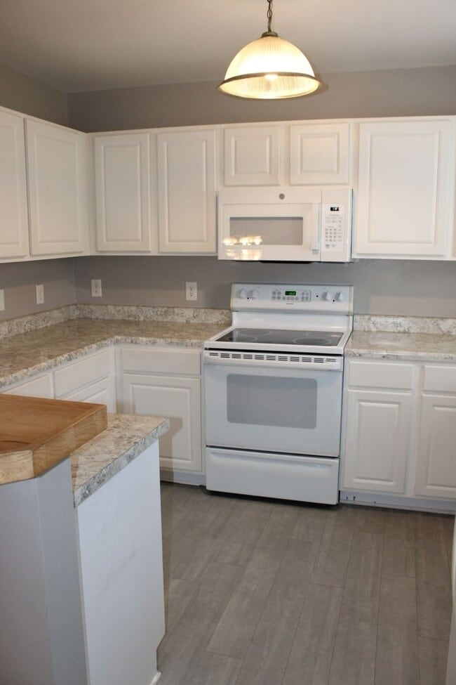 Building Photo - Modern Townhome in Havelock